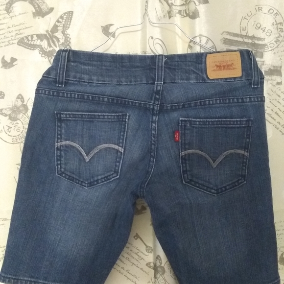 Women levi jean shorts 524 size 3 - Picture 5 of 6